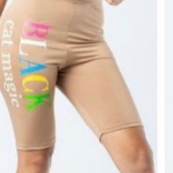 🎉Sale🎉💃Biker Shorts and crop top Set💃 - Picture 2 of 3